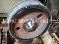 中頻淬火機(jī)對(duì)行車(chē)輪淬火